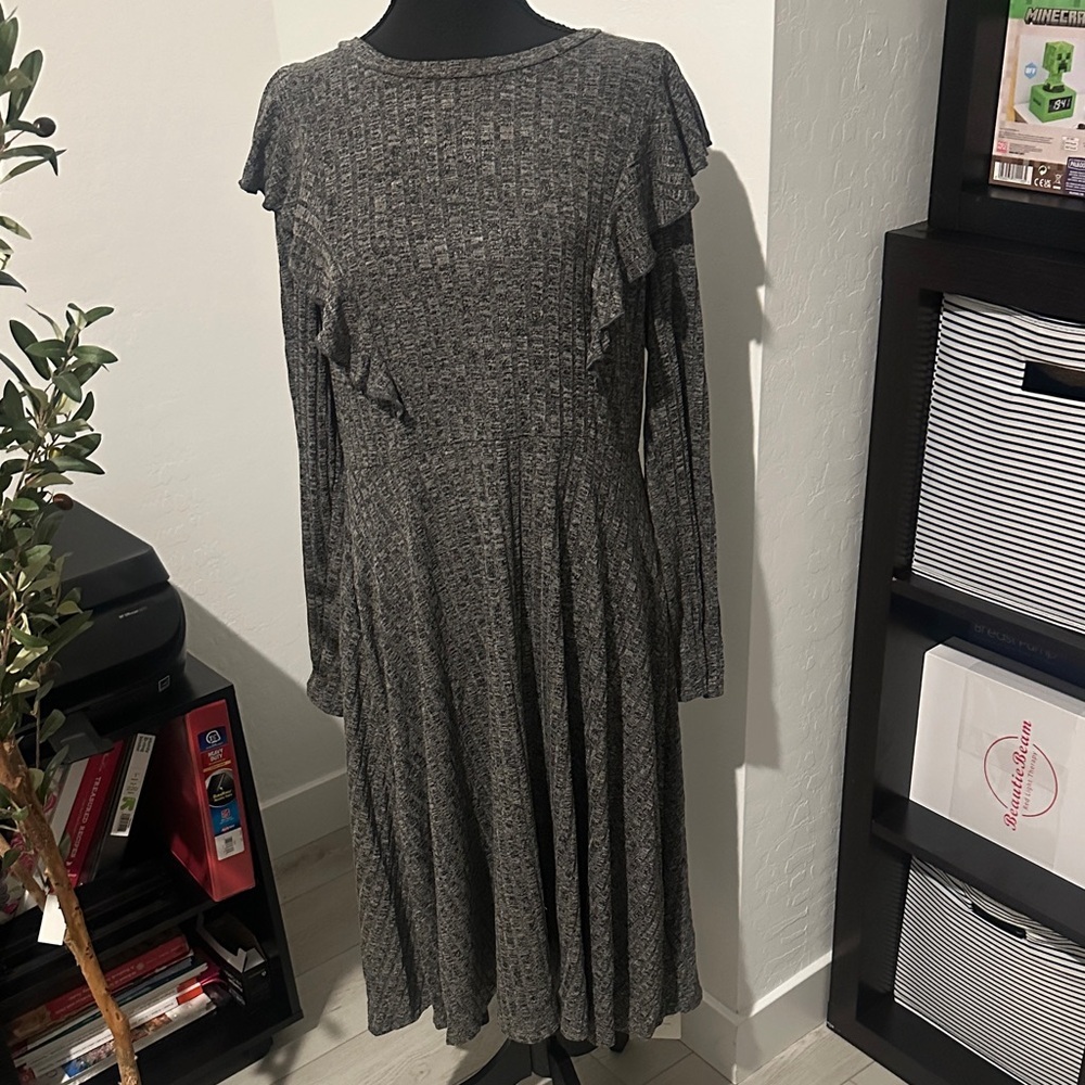 Elegant Gray Knit Dress - Picture 4 of 7